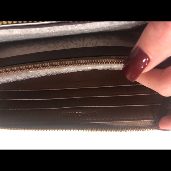 Michael Kors Jet Set Continental Wallet - Picture 4 of 6